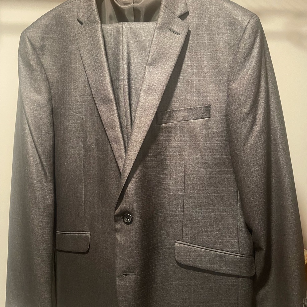 Kenneth Cole suit. 42r 37 waist